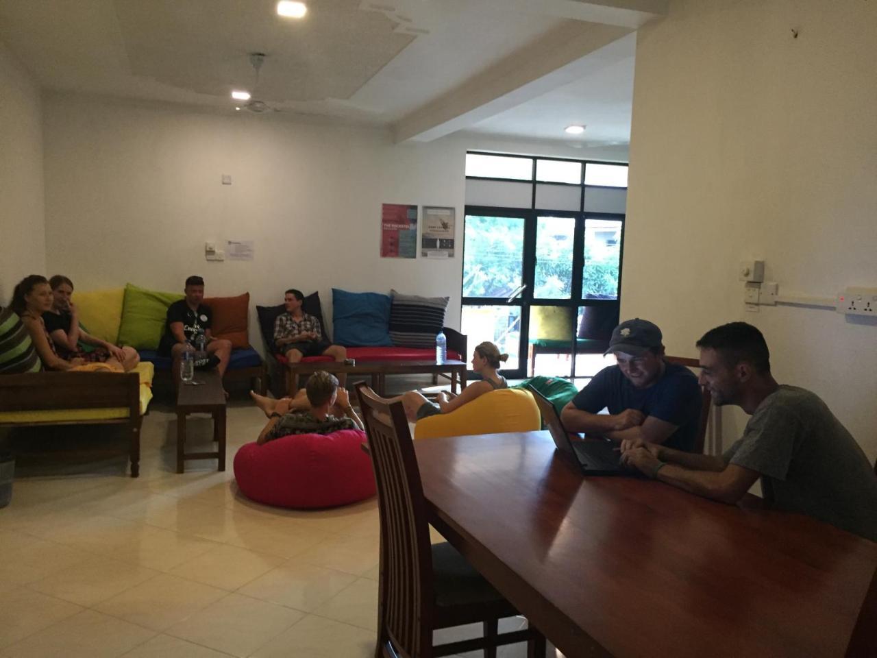 Albergue The Backpack Hub At Weligama Exterior foto